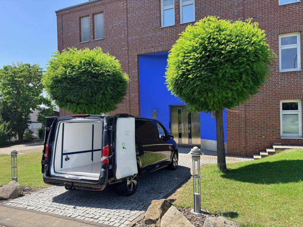 Limitierte BLACK EDITION: Winter Kühlfahrzeuge® feiert 35-jähriges Jubiläum – und die Geschenke gibt’s für die Kunden