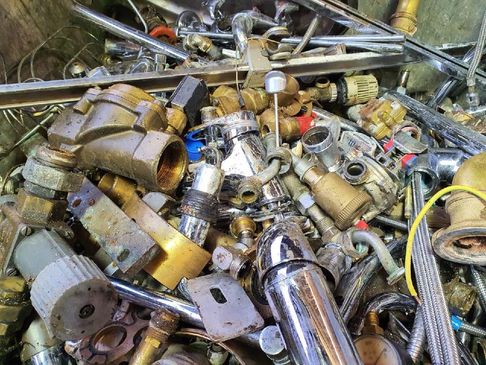 Mobiler Schrotthändler in Leverkusen: Wir kaufen Ihren Schrott zu lukrativen Preisen an