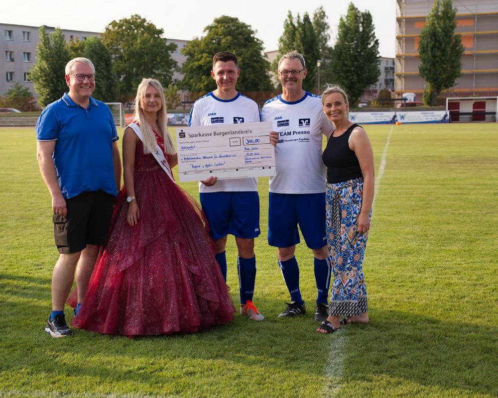 Klinikzentrum stellt Rekordsumme beim Apfel-Latein-Benefizspiel mit auf!