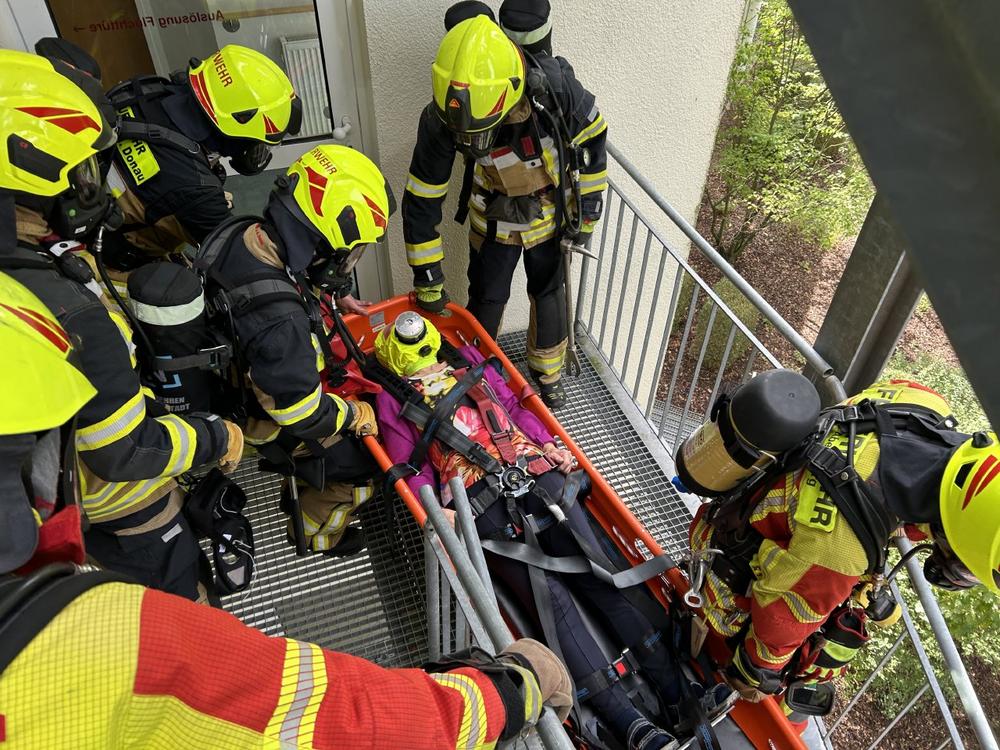 Gemeinsam für den Ernstfall gewappnet: Feuerwehrübung im Passauer Wolf Reha-Zentrum Bad Gögging