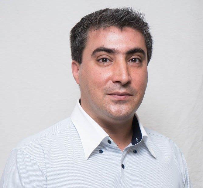 Measuring the heat generation of the fiber laser and utilizing it for optimization to produce higher power