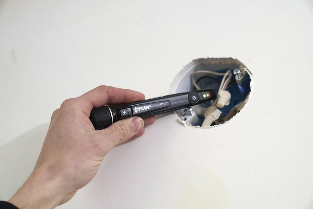 FLIR führt den berührungslosen Spannungsprüfer VP50-2 zum Überprüfen von Elektrikanlagen in Gewerbe-, Wohn- und Industriegebäuden auf dem Markt ein