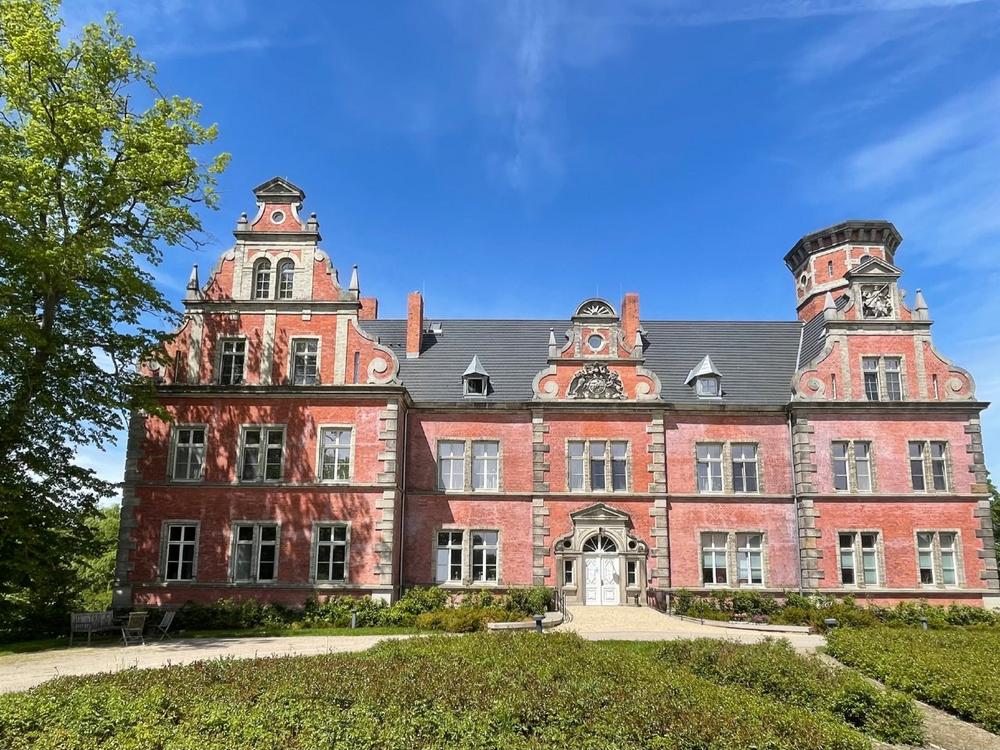 Vorzeitige Rückzahlung: zinsbaustein.de schließt Crowdinvestment „Schloss Bernstorf“ erfolgreich ab