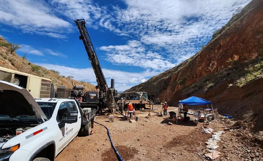 Aztec Minerals meldet starke Ergebnisse von Tombstone – Bohrumfang auf 7.500 m erhöht