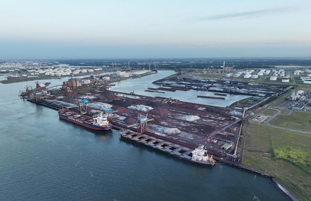 Startsignaal voor modernisering in de Rotterdamse haven: EECV kiest Bedeschi als leverancier voor nieuwe losinstallatie