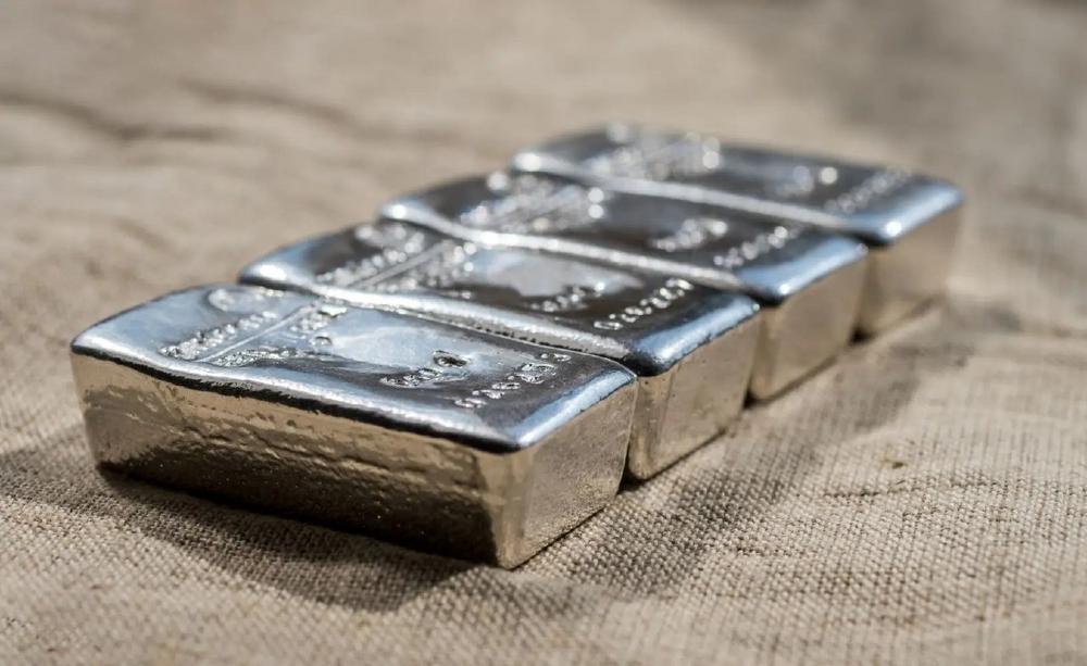 Silber im Aufwind: Heraeus meldet Lagerabbau als Treiber