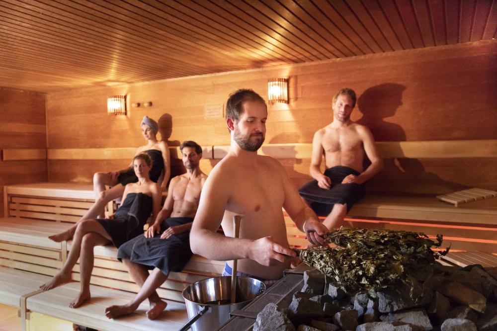 Krummhörn-Greetsiel: Oktoberfest-Stimmung in der Sauna – Mitternachtssauna im Wohlfühlbad Koppke