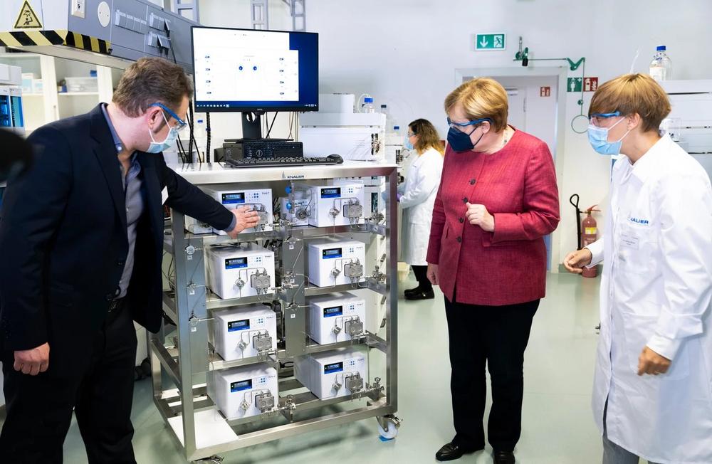 German Chancellor Delighted After Company Visit to KNAUER, Calling the Company a Pearl