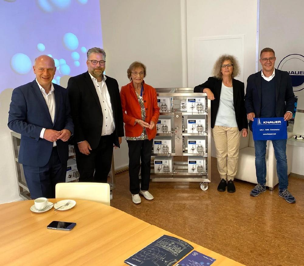 Politicians Amazed by KNAUER Company and its Latest High-Tech Equipment for Vaccine Production