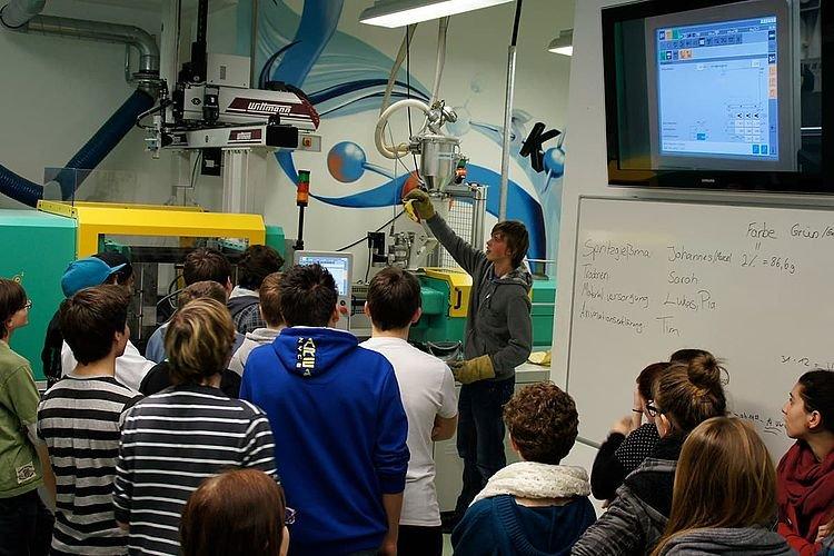 Zuwenig Auszubildende in der Kunststoffbranche – Ein Interview zum Fachkräftemangel