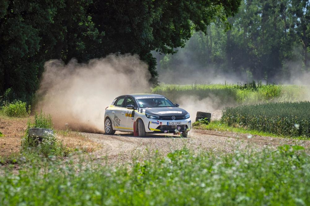 ADAC Opel Electric Rally Cup: Opel punktet mit ökologischer Verantwortung im Rallyesport