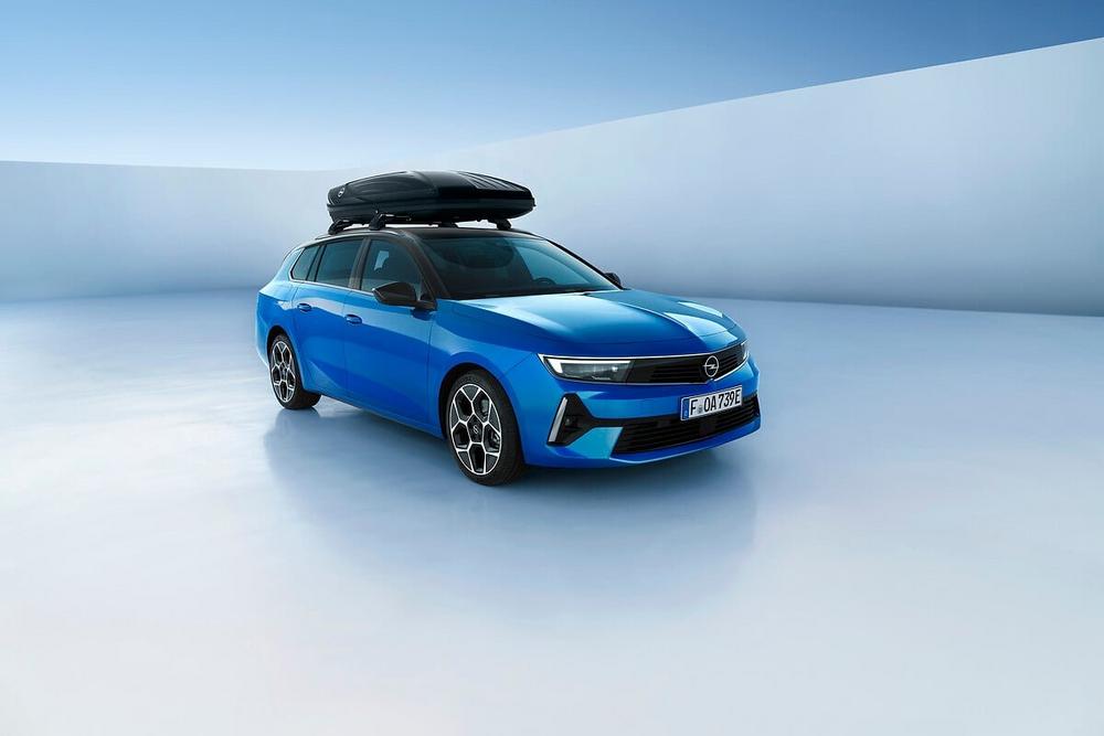 Happy Holidays: Original Accessories for Opel Astra Electric and Co.