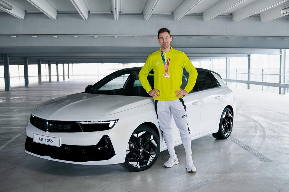 New Opel Campaign: Niklas Kaul meets Opel Astra GSe