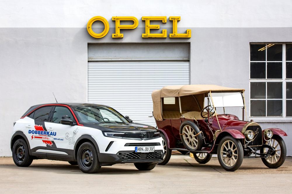 Seit 113 Jahren: Deutschlands älteste Fahrschule fährt Opel