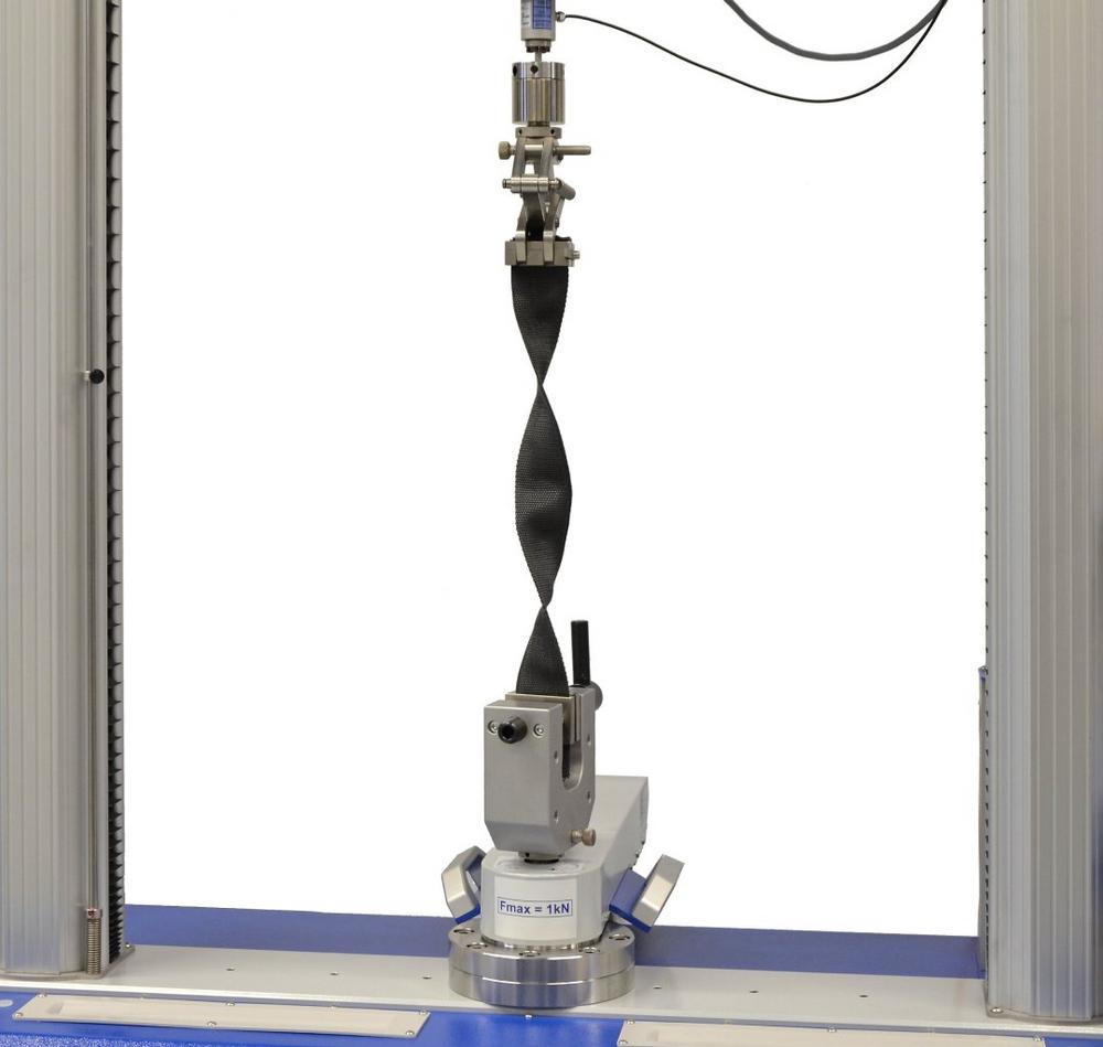 Kombinierte Zug-, Druck- und Torsionsprüfung an einem Prüfsystem