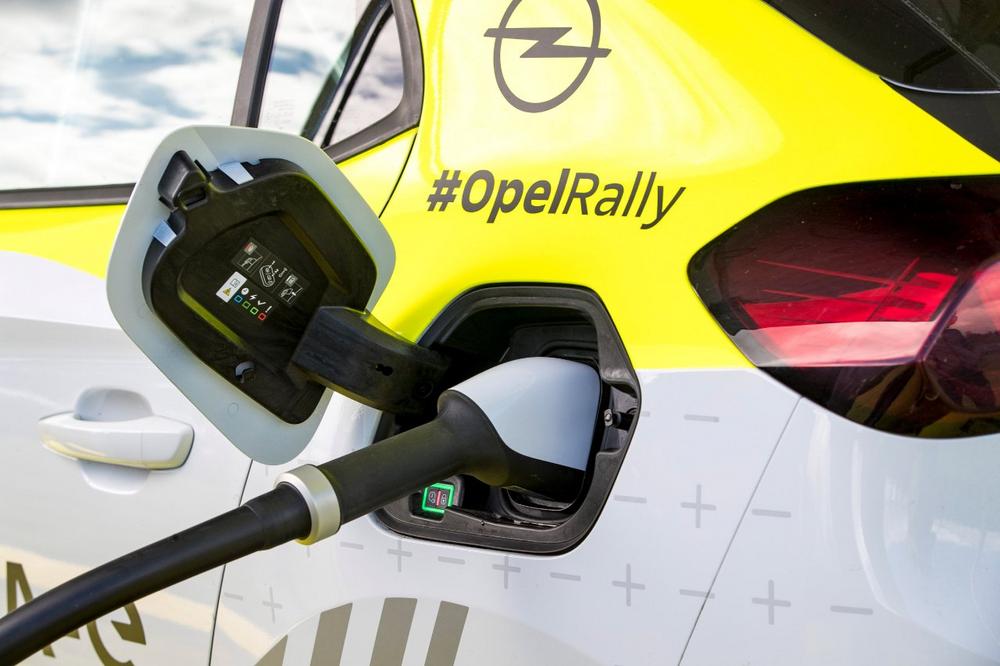 Full Power: Mobile Charging Infrastructure for Opel Corsa-e Rally