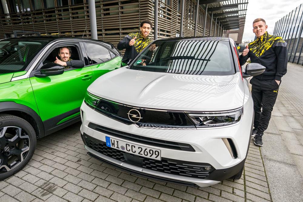 Neuer Viral-Spot: BVB-Profis fahren auf den neuen Opel Mokka ab