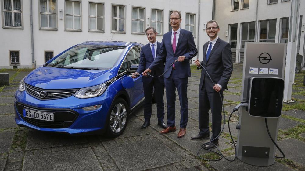 Heimatstadt von Opel wird „Electric City“: Rüsselsheim künftig mit höchster Ladepunktedichte in der Europäischen Union