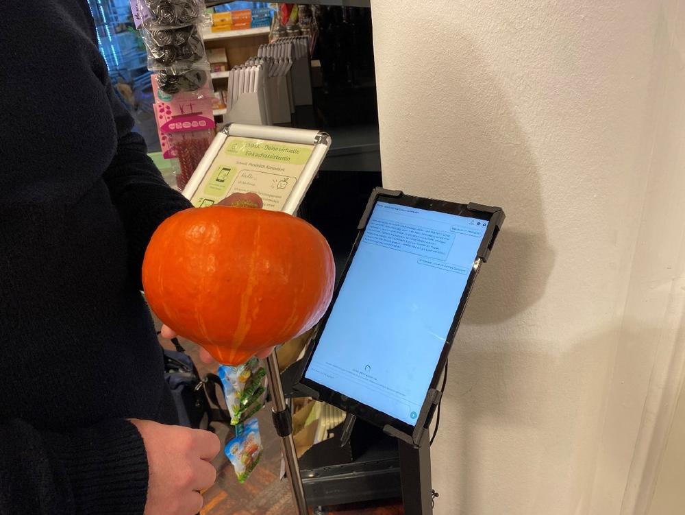 Digitale Helfer im Praxistest: Hochschule Osnabrück startet KI-Einkaufsassistenten im Smart Store