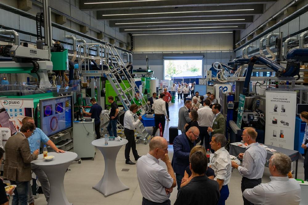 Spritzgießen hoch 3 – SKZ baut Kapazitäten in neuen Räumlichkeiten aus