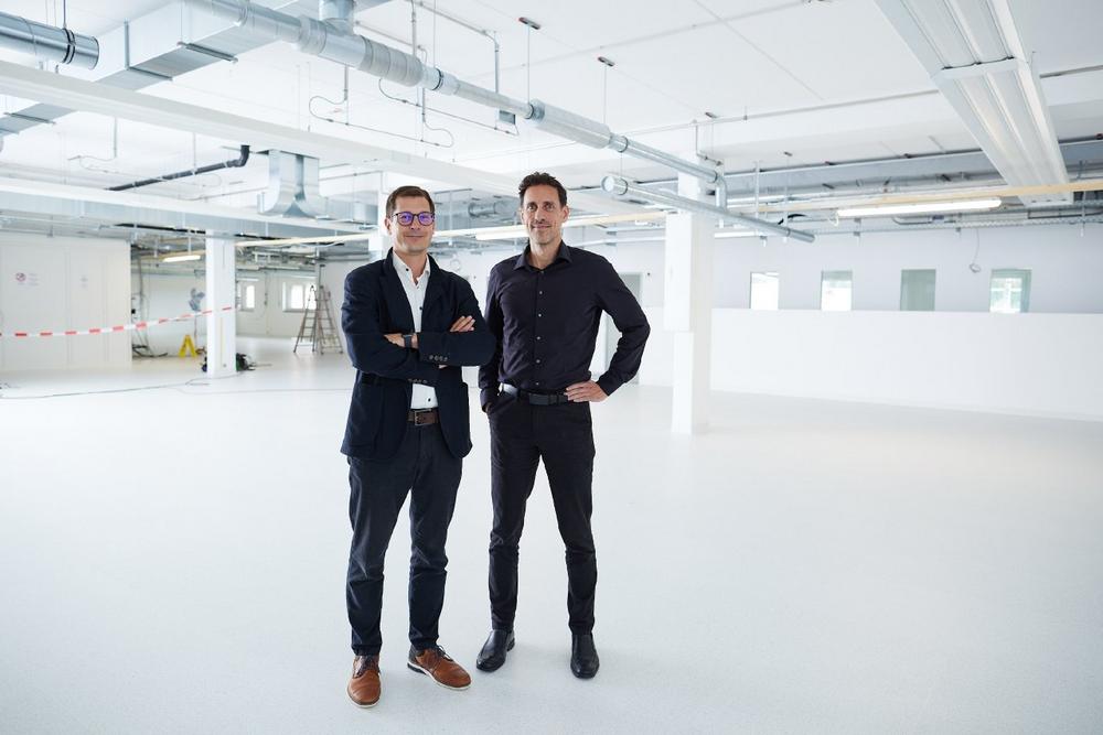 Highend-Erweiterung mit Reinraum, smarter Lagerlogistik und nachhaltigem Energiekonzept am Bodensee
