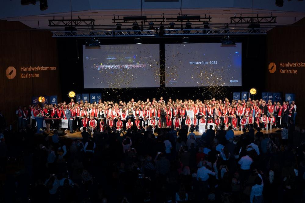 Meisterfeier in Pforzheim für 380 Absolventinnen und Absolventen