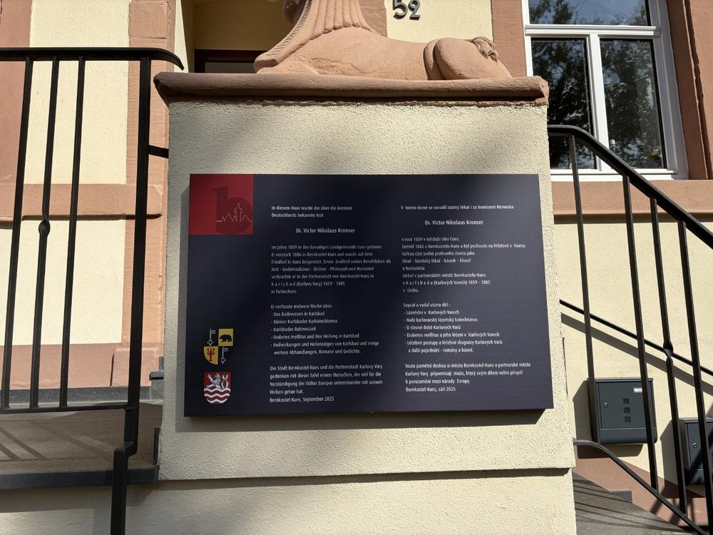 Gedenktafel für Dr. Victor Nikolaus Kronser enthüllt
