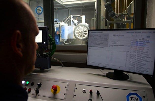 TÜV SÜD celebrates premiere with new Tread Wear Tester