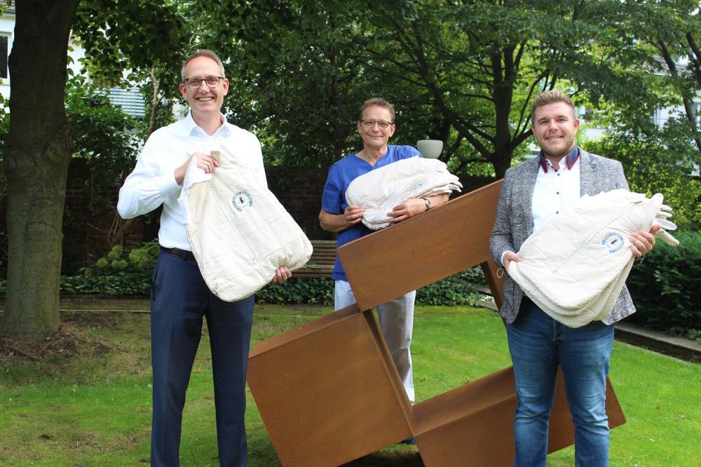 Karnevalsgesellschaft „Fidele Bröhler Falkenjäger“ unterstützt Säuglings-Initiative im Marienhospital Brühl