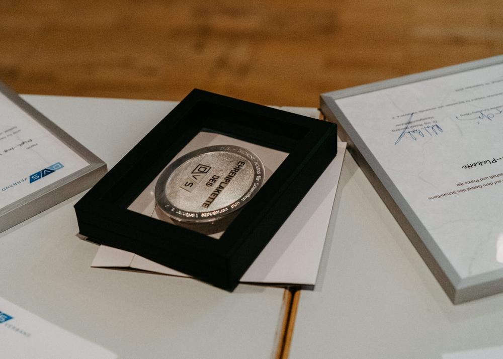 Auszeichnungen im DVS: Dipl.-Ing. Olaf Reckenhofer und Dr.-Ing. Wolfgang Wahl wurden für ihr Engagement geehrt