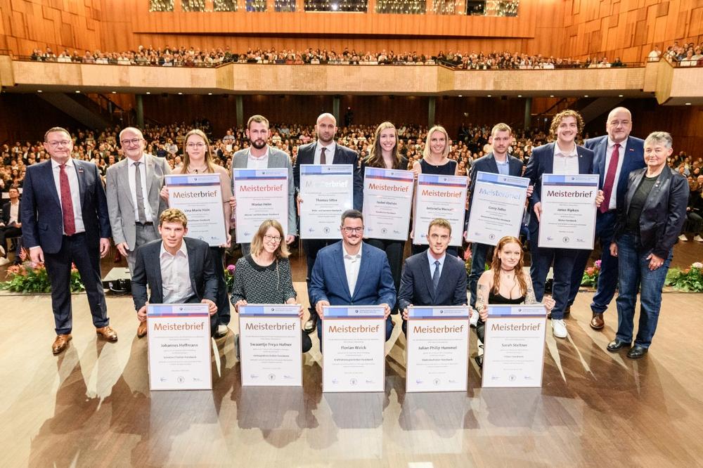 Harte Arbeit, großer Lohn: Handwerkskammer feiert ihre Meisterinnen und Meister 2025
