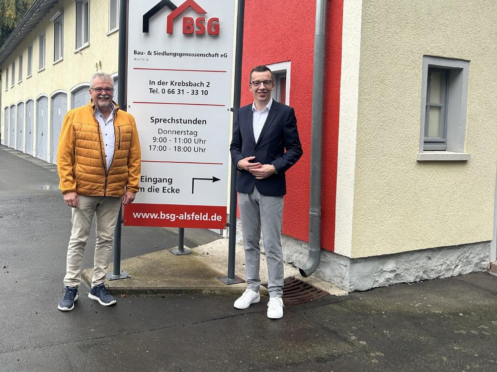 Erfolgreiche Genossenschaft: Bau- und Sozialdezernent Patrick Krug zu Besuch bei der Bau- & Siedlungsgenossenschaft in Alsfeld