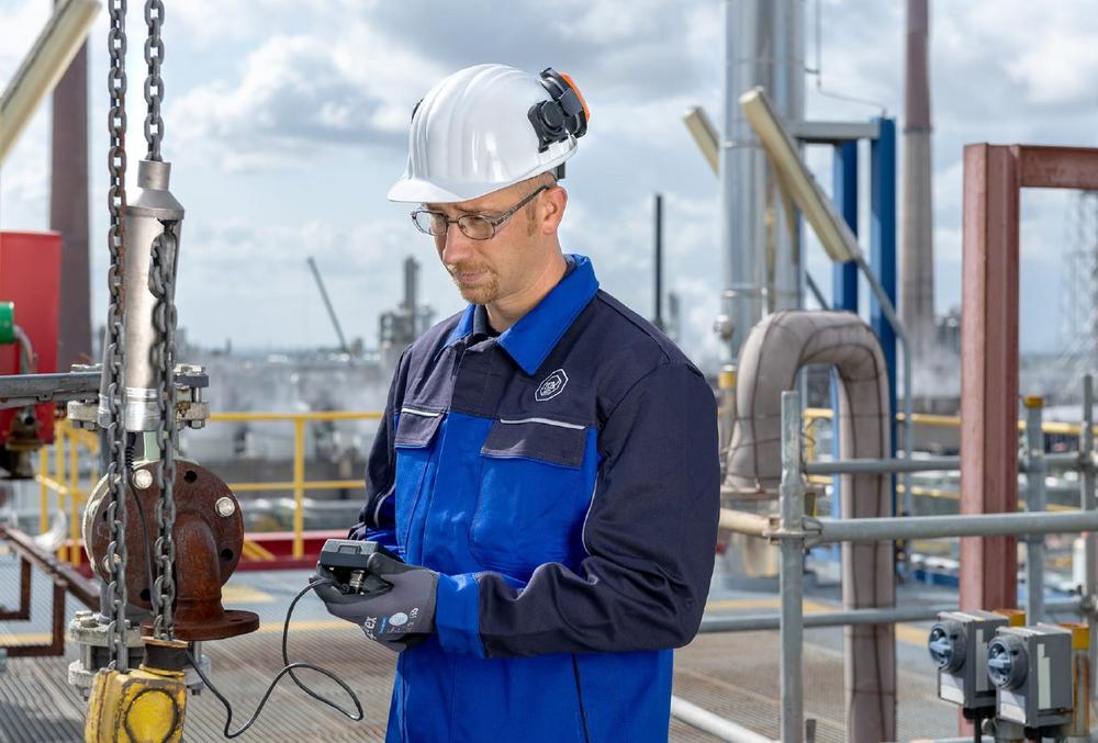 Services for a safe, available and sustainable process industry
