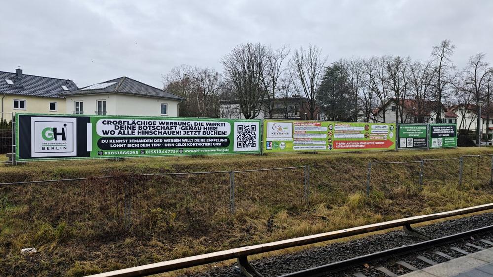 GHI Außenwerbung Berlin: Kundenberichte zeigen starke Wirkung der Mega Riesen Außenwerbefläche zwischen Berlin & Brandenburg