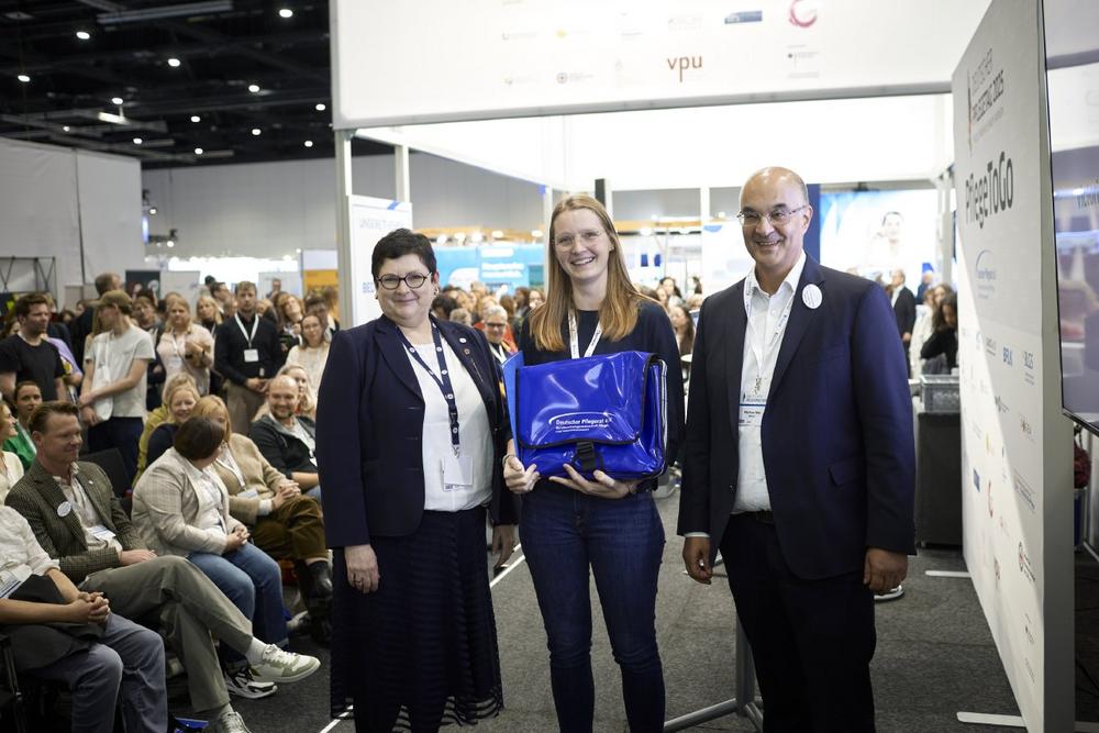 Großer Erfolg beim Deutschen Pflegetag: Mitarbeiterinnen des Klinikums Karlsruhe belegen ersten Platz bei Posteraktion