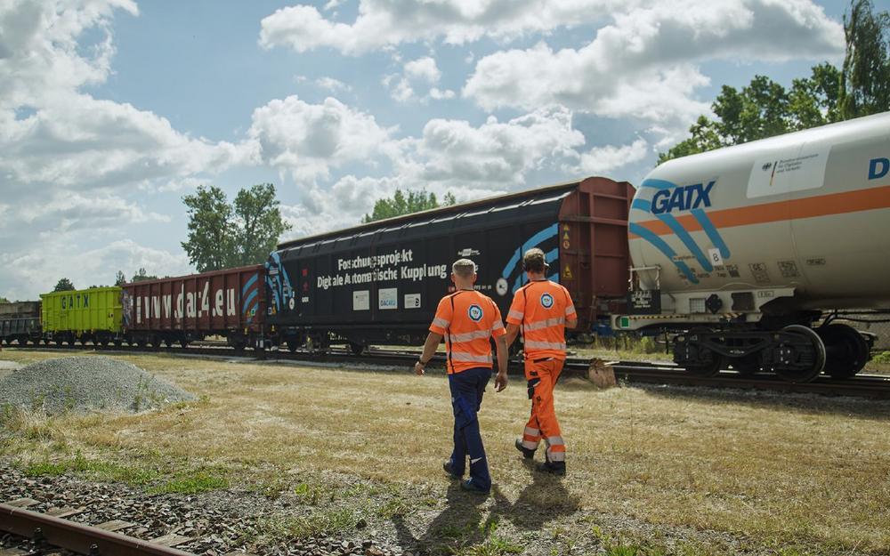 TÜV SÜD testet Digitale Automatische Kupplung auf der Prüfanlage in Görlitz