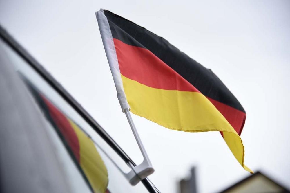 Mit Flagge in die Verlängerung fahren