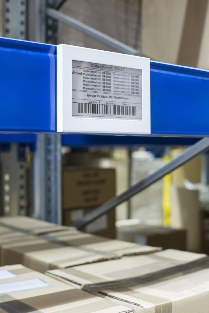 Digital labels for warehouse and production – now with the signal colors yellow & red