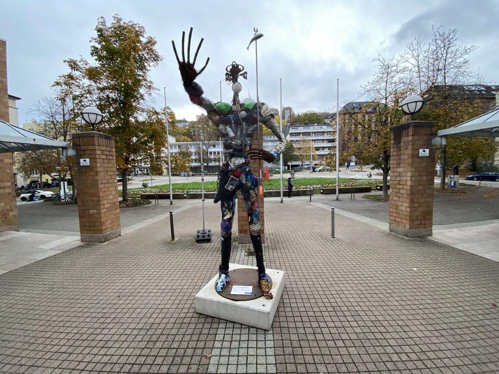 Der „Plastikmensch“ zu Gast beim Stuttgarter Umweltministerium