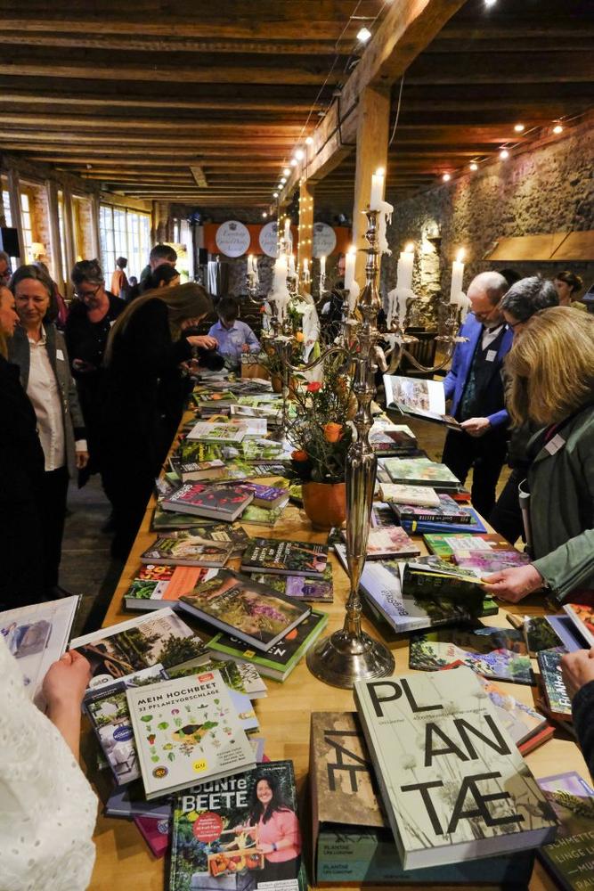 Presseaufruf: Deutscher Gartenbuchpreis 2026 – Bücher, die Gärten und Menschen bewegen
