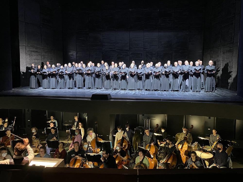 Essener Philharmoniker und Aalto-Opernchor protestieren musikalisch gegen den Krieg in der Ukraine