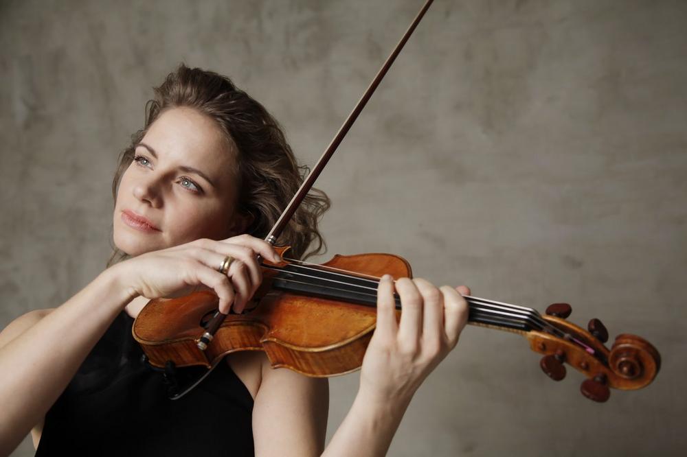 Geigenstar Julia Fischer spielt Mozart mit römischem Orchester