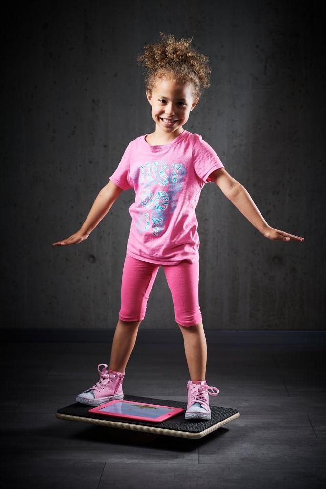Ideal für Kinder zum Auspowern während des Lockdowns: Plankpad by Erzi ist das optimale Fitnessstudio für Kinder – spielerisch mit Apps austoben und koordinative Fähigkeiten verbessern