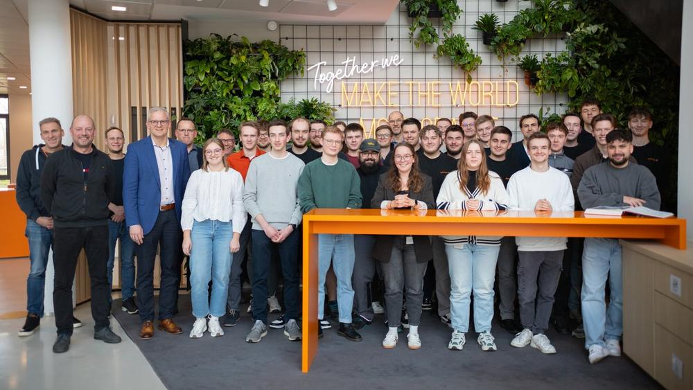 Neue Fachkräfte starten nach erfolgreicher Abschlussprüfung bei Weidmüller ins Berufsleben