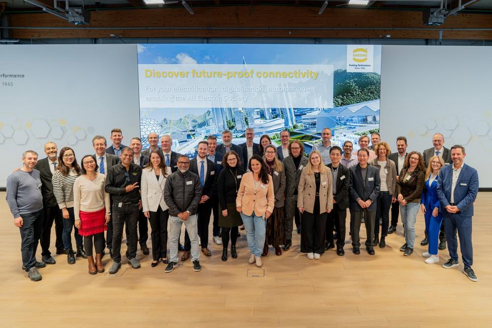 Trade journalists from around the world visit HARTING