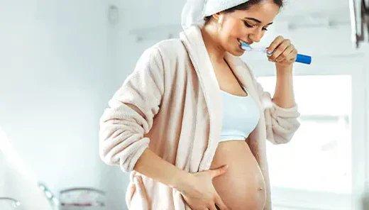 Zahn- und Zahnfleischpflege in der Schwangerschaft: So schützt du dein Lächeln und das deines Babys