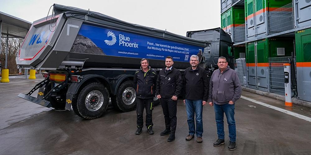 Starkes Team für die Kreislaufwirtschaft: W&P transportiert Recycling-Produkte mit E-Lkw und Kögel Mulden-Kipper