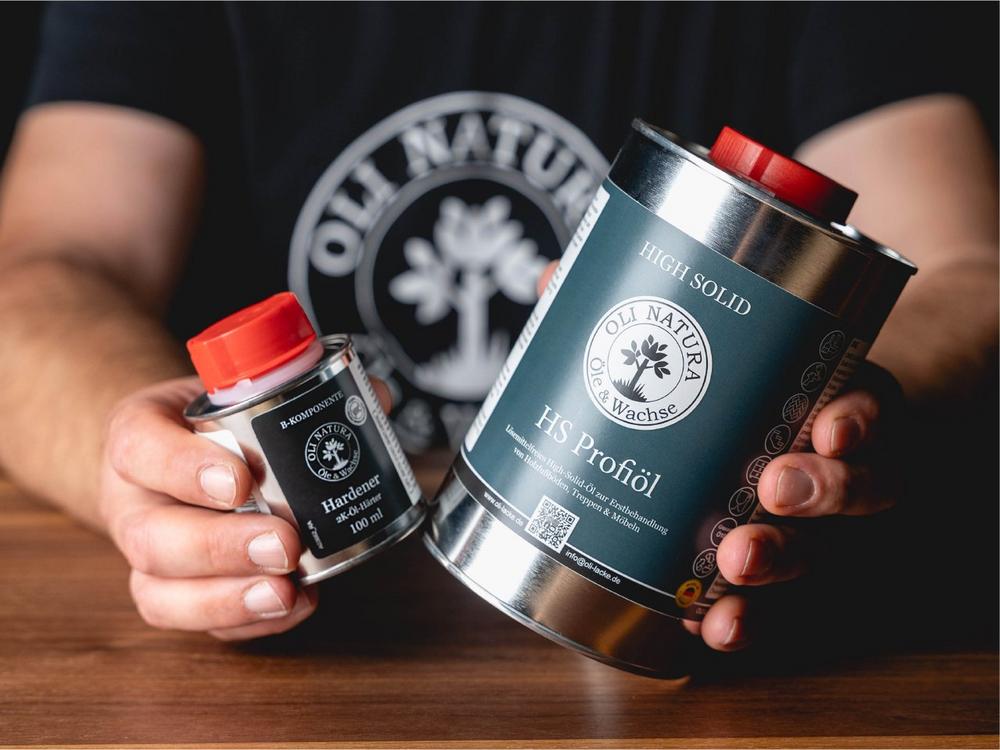 Ein Auftrag. 100 Prozent Festkörper. HS Profiöl von OLI-NATURA.