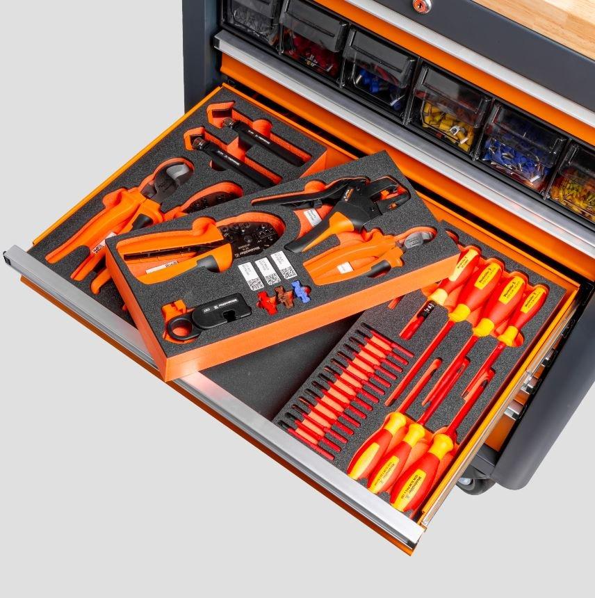 Werkzeugwagen 2.0: Effizienter arbeiten im modernen Schaltschrankbau