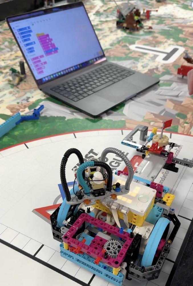 ISD startet regionalen LEGO Robotik-Wettbewerb und vereint Schulen für Innovation